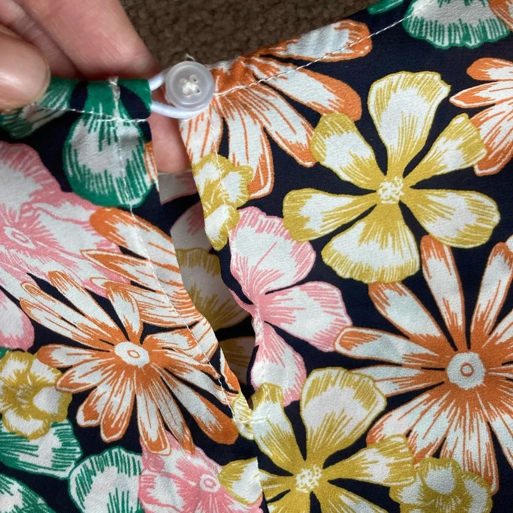 EUC Banana Republic short sleeve daisy pattern blouse size Small - Picture 4 of 6